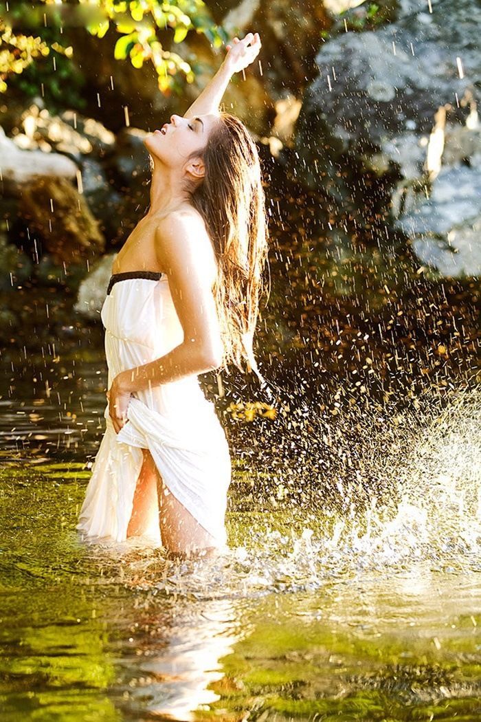 Marie Avgeropoulos in Arequipa