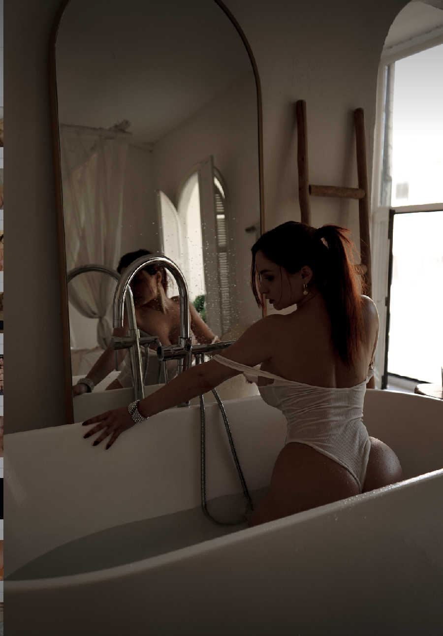 A playful frame from Miranda Faith nude — online in Arequipa